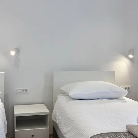 Feriehus Dejligt Hjem I Lozovac